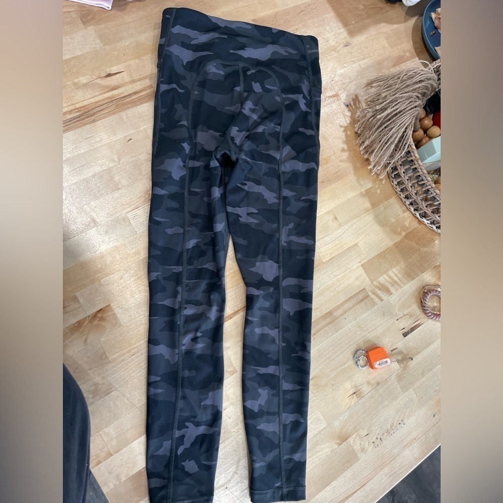 Athleta Women's Ultimate Stash Pocket Camo 7/8 Tight